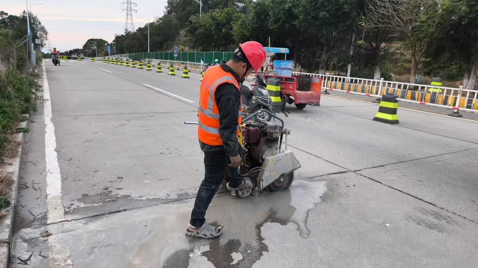 省道211线秀屿段“白改黑”改造提升工程加速推进